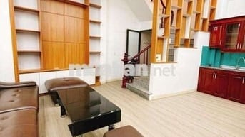 Nhà hiếm hoi còn sót lại Cầu Vĩnh Tuy phố Trạm LB,36m-4T-4PN-Giá 6,8tỷ