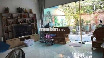 Cho thuê nhà c4 và kho sân vườn ngọc thụy long biên 150m giá 14 triệu