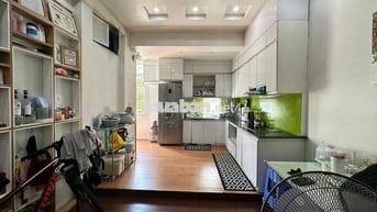 CĂN TẬP THỂ ĐẸP XỊN NGÕ OTO CHẠY VÒNG QUANH