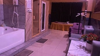 Sang cơ sở massage mặt tiền quận 8