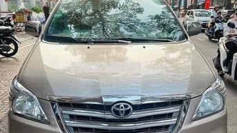 Toyota Innova 2014 E - 100000 km