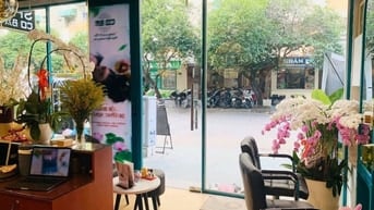 GIÁ RẺ MẶT TIỀN ĐƯỜNG HOA SỨ PN 5x11m. TRỆT, 2 LẦU 35 TRIỆU/THÁNG