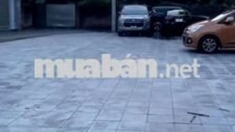 51m có sẵn cả nhà đườnh lại Ô tô tránh, có cả sân đỗ ô tô cạnh nhà