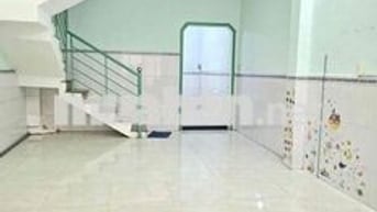 nhà 1 lầu 2pn 2wc có sân còn mới đ 47