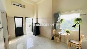 Phòng ban công máy lạnh free 2 xe 3tr8