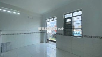 STUIDO BAN CÔNG, CỬA SỔ FULL NỘI THẤT GẦN VẠN PHÚC