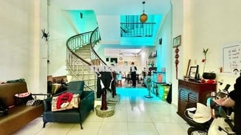 📍128B Trường Sa, Phường 2, Bình Thạnh 📍5x18,5 - 3 Lầu 5PN