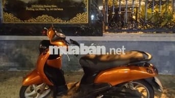 Xe đang chạy vợ sinh cảm mua sữa bé