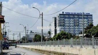 bán căn nhà biệt thự bốn tầng đường thông xe tải dt 9x18 đối diện trườ