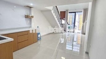 Nhà mới y hình kiểu hiện đại 2pn +1 p thờ ,2wc, sân xe máy,hẻm ôtô