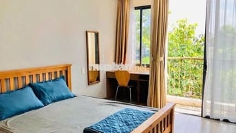 Căn hộ dịch vụ 2 phòng ngủ cao cấp mở cửa sổ ngắm nhìn kênh Như Lộc