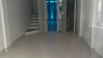 HÀNG SIÊU HIẾM 30M MAI DỊCH GẦN NGÃ TƯ MAI DỊCH THANG MÁY MỚI KÍNH COO