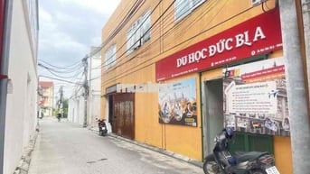 OTO 4 CHỖ ĐỖ CỬA 👉150M RA TRỤC CHÍNH KINH DOANH  👉200m RA TRƯỜNG CHỢ