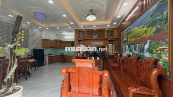 nhà đẹp 4 lầu  full nội thất có 4 phòng ngủ 4wc đường Hồ Văn Long