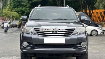 Toyota Fortuner 2.7V 4x2 model 2016 màu xám đẹp