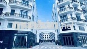 Nhà Mới Xây DT 250m2 1Trệt 1Lửng 3Lầu 4Pn 4Wc 1/ Tô Ngọc Vân Sân Thượg