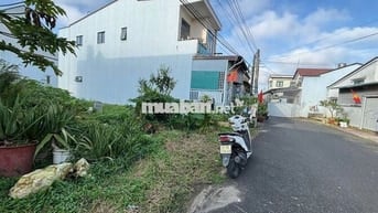 Chủ bán ngộp lô đất 2400m2 giá 690tr