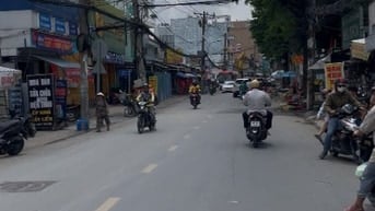 Cho thuê nhà mặt đường Nguyễn Duy Trinh . Giá 15 triệu / tháng 