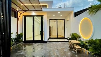💥VILLA HIỆN ĐẠI MỚI HOÀN THIỆN - VỊ TRÍ ĐẸP TẠI HÓC MÔN 6 X 21M 