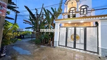 Bán nhà sổ hồng hoàn công. Hem xe hơi
