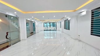 Cho thuê văn phòng tại  Lê Trọng Tấn sàn 90m2 nhà xây mới view hồ.