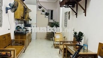 Chính chủ k qua môi giới cần bán nhà 3,5 tầng dân mới xây kiên cố