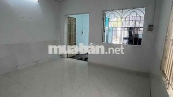 Cho thuê nhà cấp 4 diện tích lớn 100m2 đường Lê Văn Khương , hxh