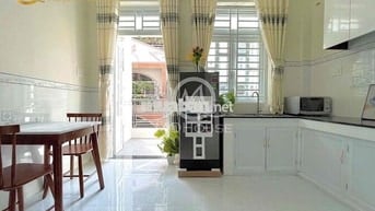 CHO THUÊ 1 PHÒNG NGỦ TRỐNG SẴN BAN CÔNG THOÁNG NGAY TOÀ NHÀ VIETTEL Q3