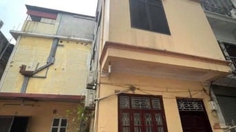 Bán gấp nhà mặt Hồ Đầm Tròn DT 165m2 giá 260tr/m2 tại Đội Cấn, Hà Nội