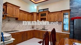 Nhà Sạch Sẻ DT 250m2 1Trệt 3Lầu 4Pn 5Wc Sân Thượng Hẻm Xe Tải