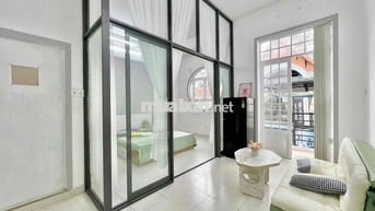 CHDV full nội thất 1pn ban công, cửa sổ mới 100% ngay lăng cha cả