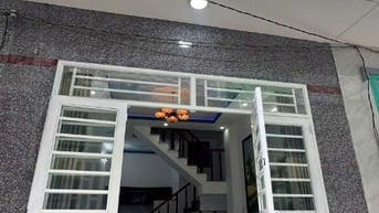 Nhà 1 trệt 1,dt(4x10) lầu khu vực Hóc Môn ngay chợ Nhị Xuân giá 595tr