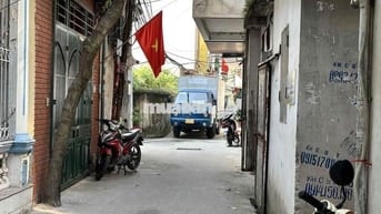 BÁN MẢNH ĐẤT ĐẸP, SẴN 2 NHÀ CẤP 4, OTO ĐỖ CỬA, GẦN CV HOÀ BÌNH.