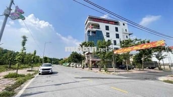 OTO ĐỖ CỬA- CÔNG VIÊN PHẦN MỀM VINTECH- CẠNH VIN BẮC HỒNG VÀ ĐƯỜNG VÕ
