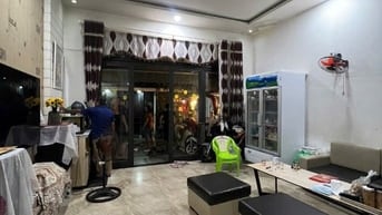 Bán Gấp nhà 3 tầng 4 ngủ ( nam  viêt á)