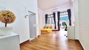 PHÒNG FULL NỘI THẤT CỬA SỔ LỚN Ở BÌNH THẠNH NGAY CHỢ BÀ CHIỂU GIÁP Q3