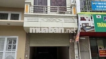 HN chính chủ cho thuê tấng 1+2 nhà mặt phố Đặng Tiến Đông
