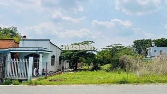 ĐẤT NHÀ VƯỜN, XÂY TRỌ NGAY CHỢ VIỆT KIỀU, DT 14M X 30M GIÁ 750 TRIỆU.