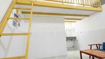 Phòng gác lửng trống ở liền gần Cộng Hoà
