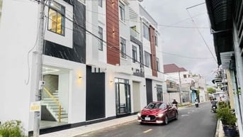 Cần bán gấp nhà mặt tiền cách võ văn kiệt 200m , bình thuỷ cần thơ