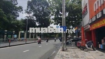 nguyễn thị minh khai , sau căn mặt tiền 11x9.3.trệt ,lầu .giá 28 tỷ