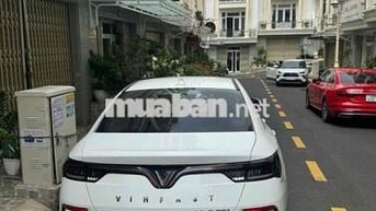 VinFast Lux A2.0 2022 A2.0 Tiêu chuẩn - 30000 km
