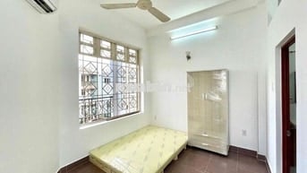 STUDIO BAN CÔNG SIÊU THOÁNG - FULL NỘI THẤT CÓ TỦ LẠNH GẦN Q5 Q11