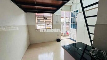 PHÒNG TRỌ MÁY LẠNH - BAN CÔNG - NGAY HOÀNG HOA THÁM