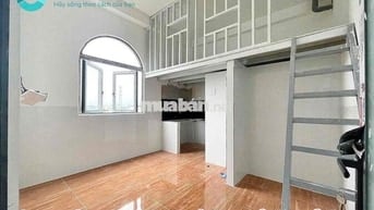 NGAY NGUYỄN TẤT THÀNH MỚI KENG GÁC CAO CỬA SỔ TRỜI THOÁNG MÁT LUÔN