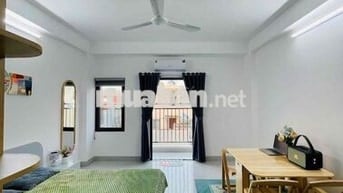 Phòng 40m2, ban công lớn, Phan Xích Long, Phú Nhuận, gần Q1, Q3