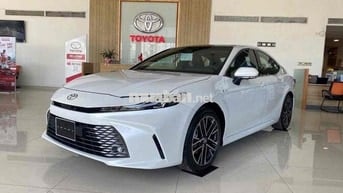 Toyota Camry 2025 2.5HEV TOP màu trắng ngọc trai
