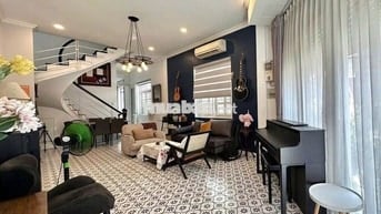 Bán gấp nhà 3 tầng mặt tiền đường 3/2 thu nhập 100 triệu/tháng