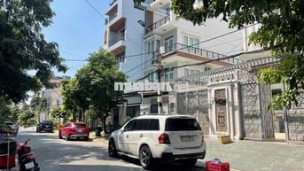 chính chu bán toà nhà văn phòng mặt tiền 12 chính chủ a Tú ***