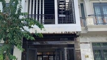 CHO THUÊ NHÀ TRỆT LẦU sân thượnPHÚ AN ( ĐỐI DIỆN 586) 81MV6TR 3PN 2WC